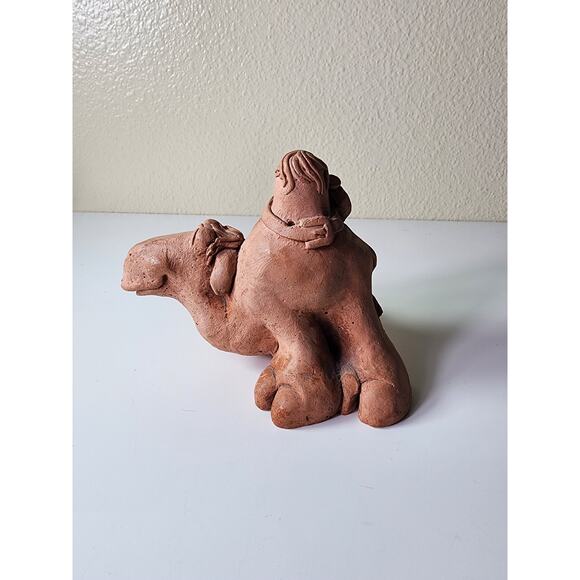 Clay CAMEL Kneeling Whimsical Smiling Art Figuring Collectible - Picture 4 of 8